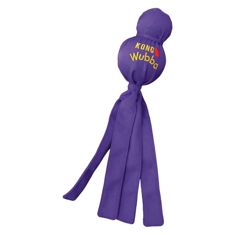Jouet pour chien KONG Wubba L avec balle de tennis au sommet et longues franges flottantes sur fond 
