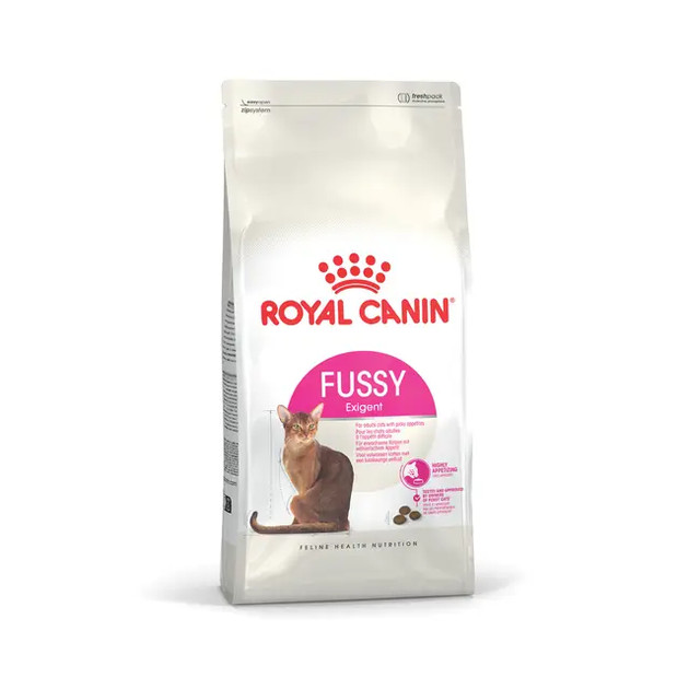 Packshot of Royal Canin Savour Exigent dry cat food bag, featuring dual-texture kibble and a cat ill