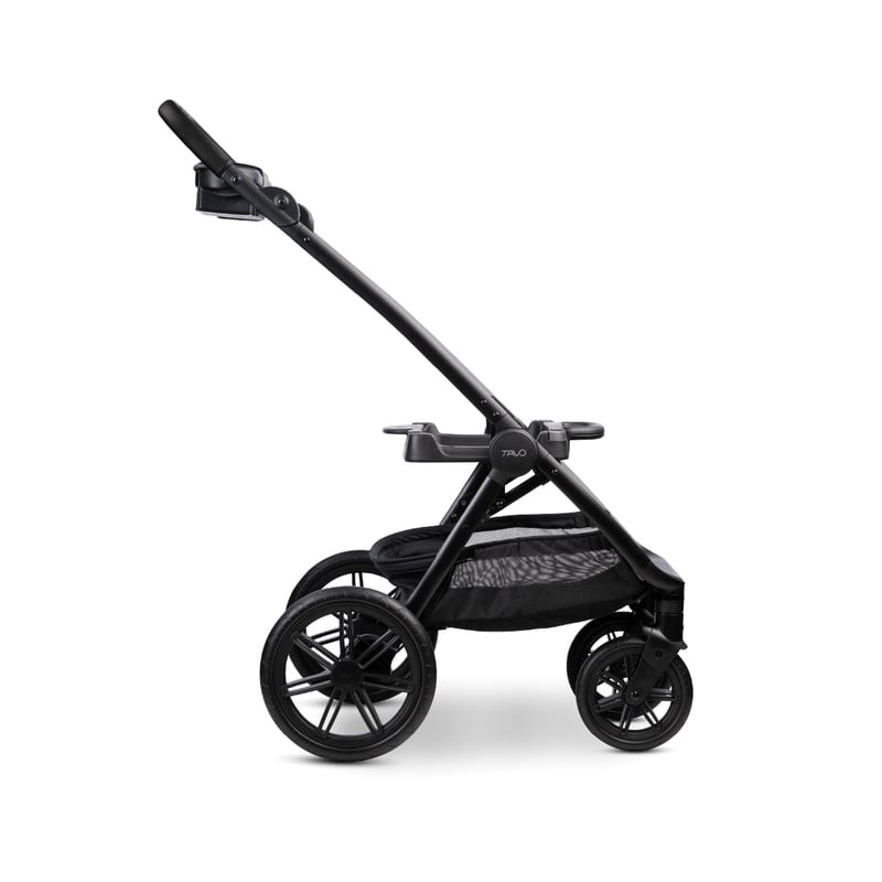 Vue arrière de la poussette Tavo Pets Roscoe Trek pliée compactement, démontrant le mécanisme de pli
