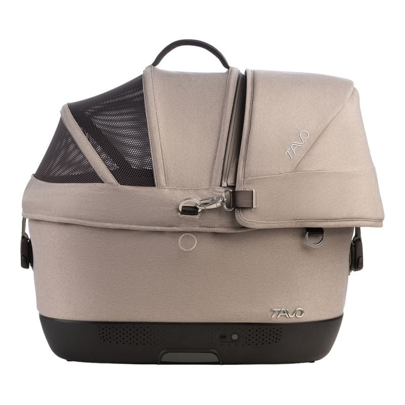 Angle latéral du siège auto pour animaux Tavo Pets Maeve Iso5x Wind Fawn avec rembourrage et fenêtre