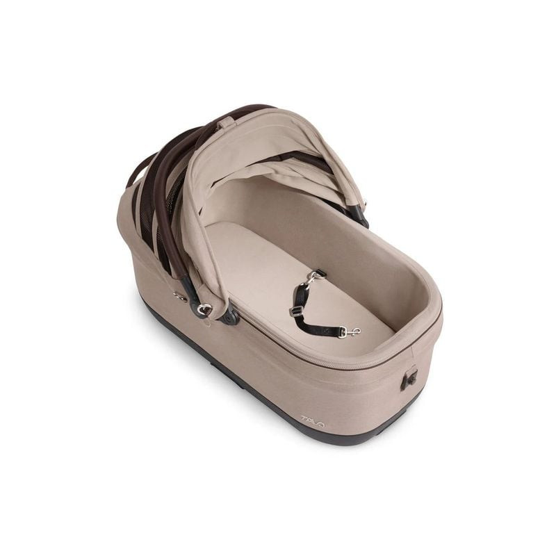 Gros plan du ventilateur USB du siège auto Tavo Pets Maeve Iso5x Wind Fawn, montrant les boutons de 