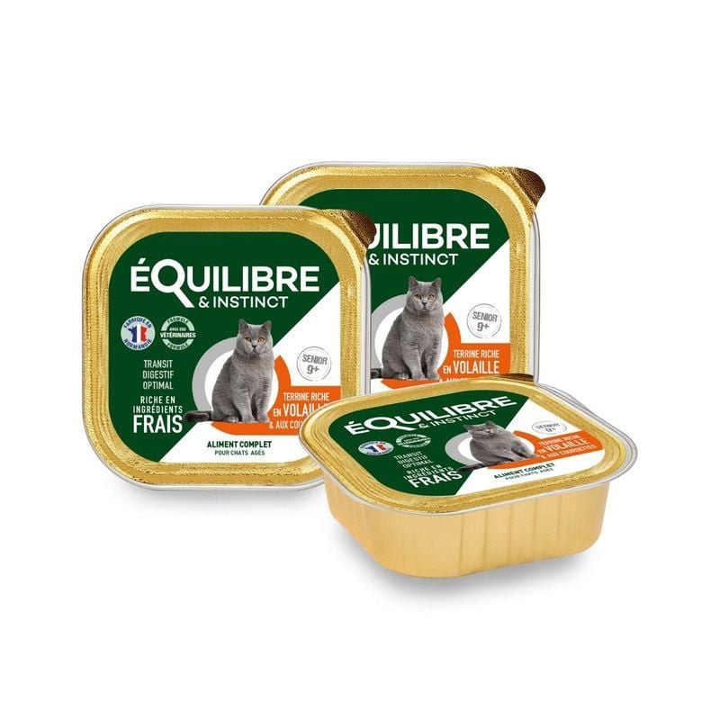 Gros plan sur la terrine Équilibre Instinct 85g pour chat senior, mettant en avant la marque, graphi