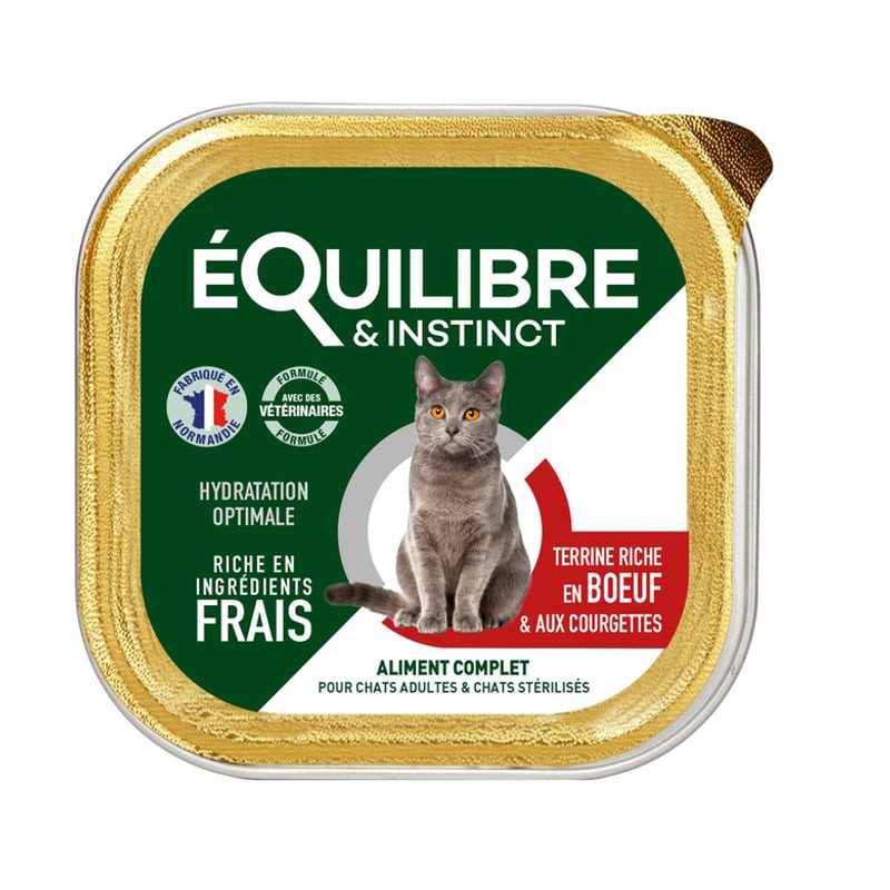 Gros plan sur la terrine Équilibre Instinct 1143668 bœuf et courgettes pour chat, étiquette verte à 