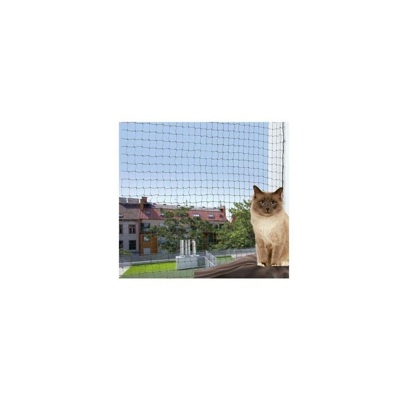 Chat se relaxant sur un balcon sécurisé par le filet de protection transparent TRIXIE, profitant de 
