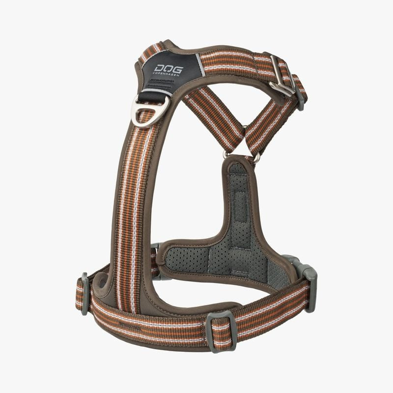 Harnais pour chien Comfort Walk Air en vue de face montrant la boucle en aluminium et la pièce de po