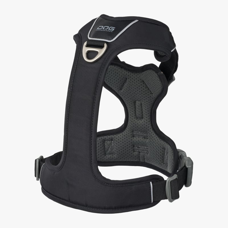 DOG Copenhagen Harnais Comfort Walk Pro vue de face avec sangles ajustables et rembourrage poitrine.