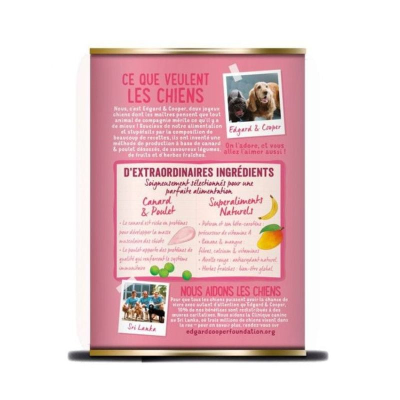 Gros plan sur la pâtée pour chiots Edgard & Cooper montrant une texture en morceaux avec des morceau