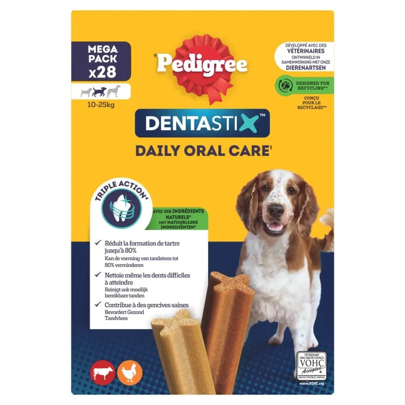 Packshot des bâtonnets dentaires Pedigree Dentastix pour chien moyen, montrant les sticks en forme d
