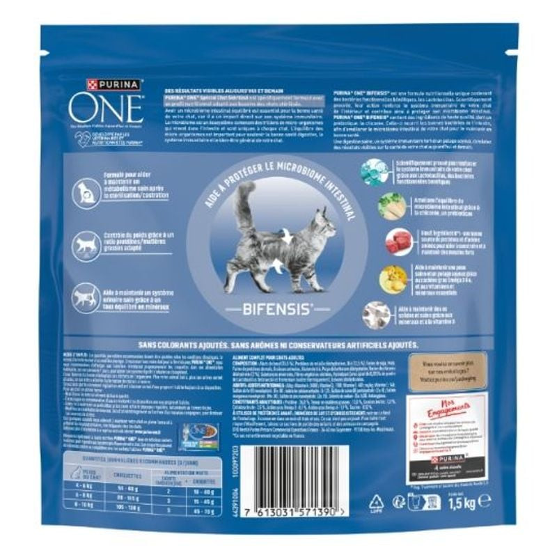 Gros plan sur les croquettes Purina ONE Sterilcat bœuf et blé pour chat.