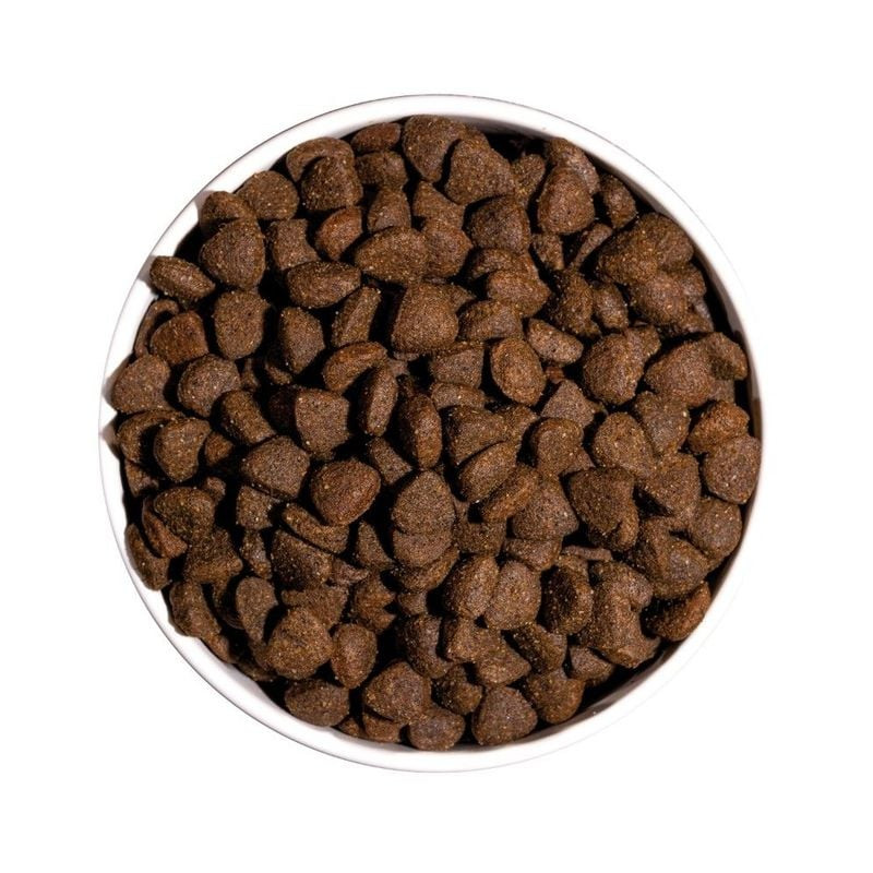 Gros plan des croquettes Ownat 1143439 sans céréales au poulet, montrant texture et forme. Idéal pou