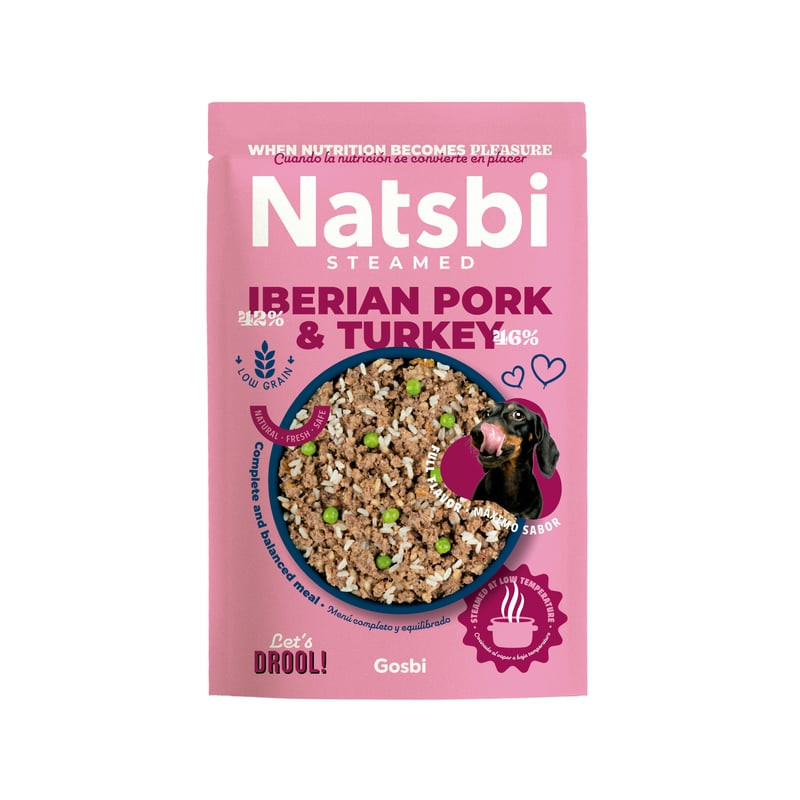 Packshot de la pâtée pour chien Gosbi Natsbi au porc ibérique et à la dinde, avec emballage et infor