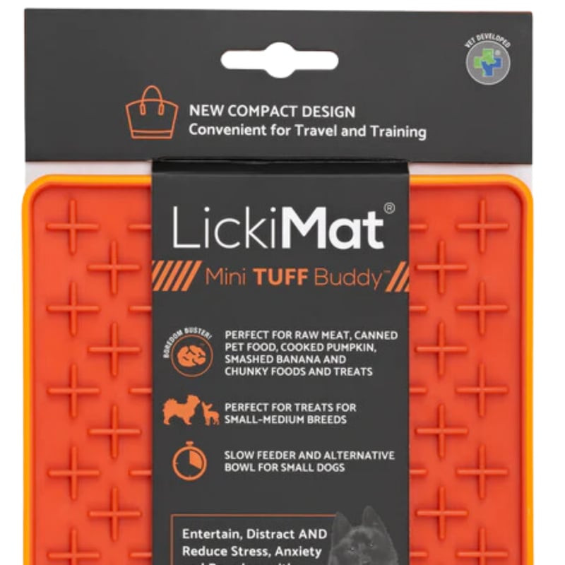 Gros plan sur la surface texturée du LickiMat Mini Tuff Buddy pour un léchage prolongé.