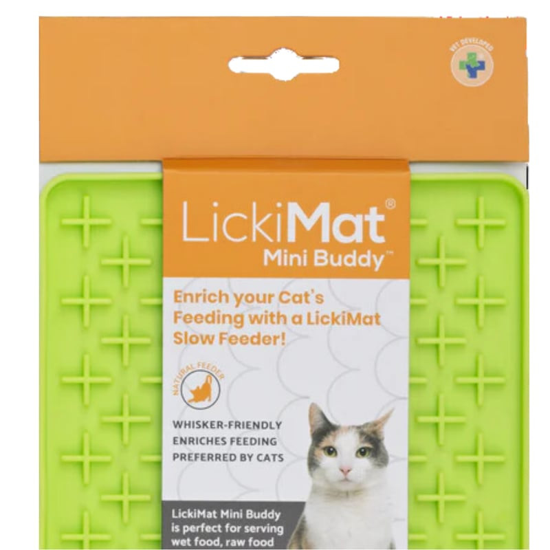 Gros plan du tapis LickiMat Mini Buddy vert montrant le motif texturé pour une répartition optimale 