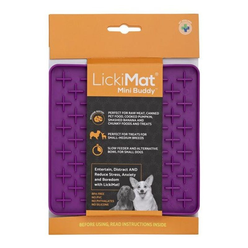 Tapis à lécher LickiMat Mini Buddy 1964533 vert tenu dans une main