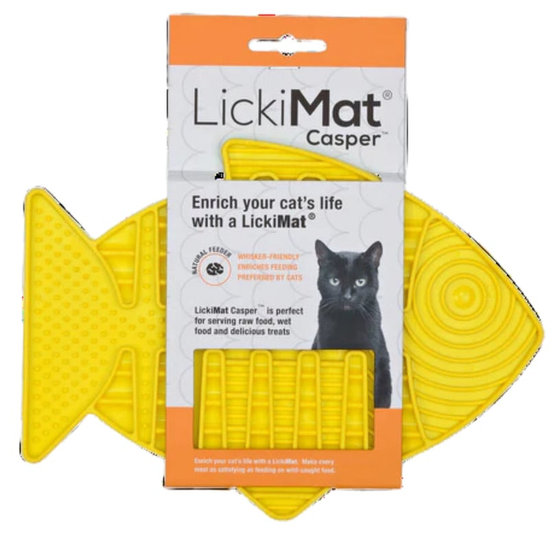 Tapis de léchage LickiMat Casper avec une portion d'alimentation humide étalée à sa surface.
