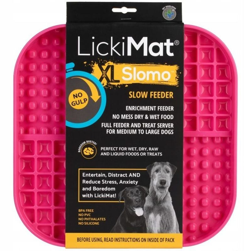 Tapis de léchage LICKIMAT Slomo XL rose sur fond clair, vue du dessous montrant la base antidérapant