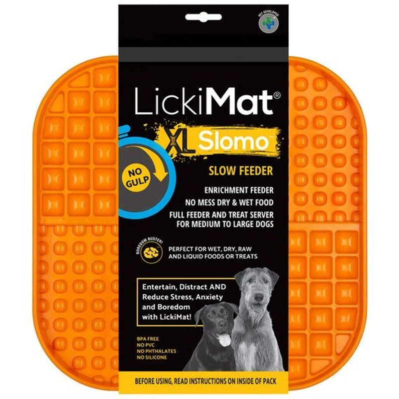 Tapis de léchage LickiMat Slomo XL à surface texturée sur fond blanc.