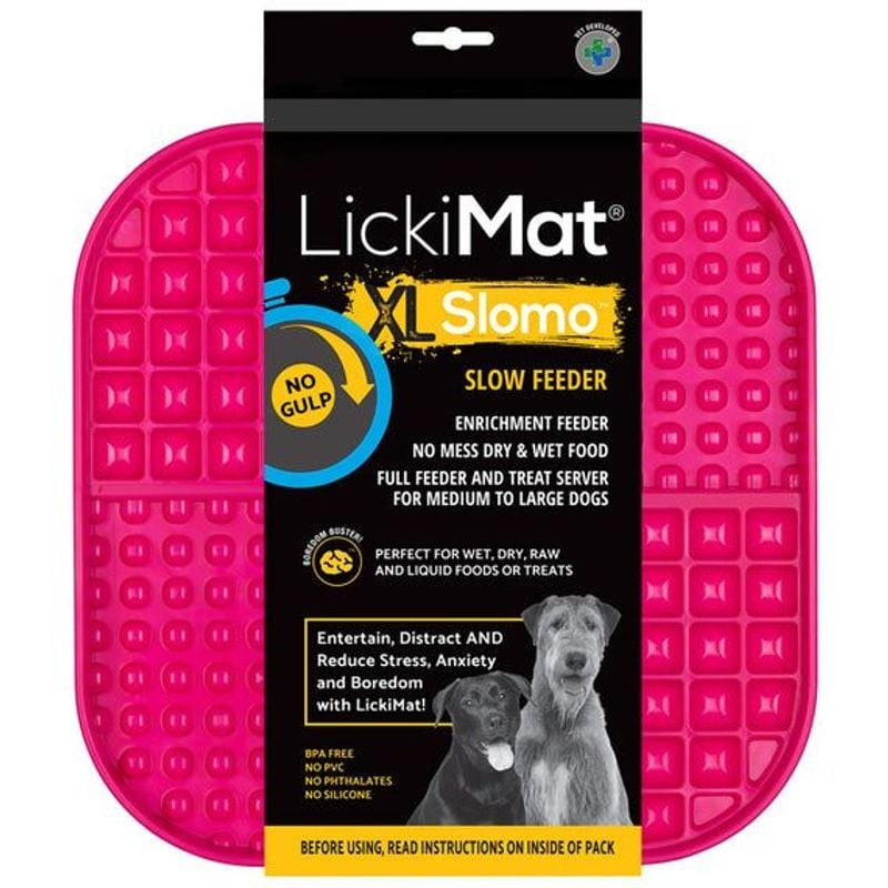 LickiMat Slomo XL recouvert de pâtée, démontrant son utilisation comme gamelle à lécher lente.