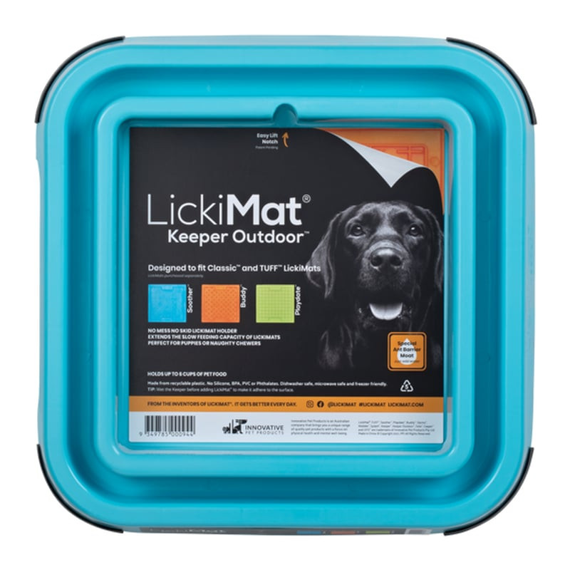 Vue de dessus du LickiMat Outdoor Keeper avec un LickiMat Classic inséré pour l'alimentation lente