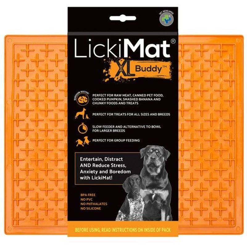 Vue en angle du LickiMat Buddy XL montrant son épaisse construction en caoutchouc TPR de qualité ali