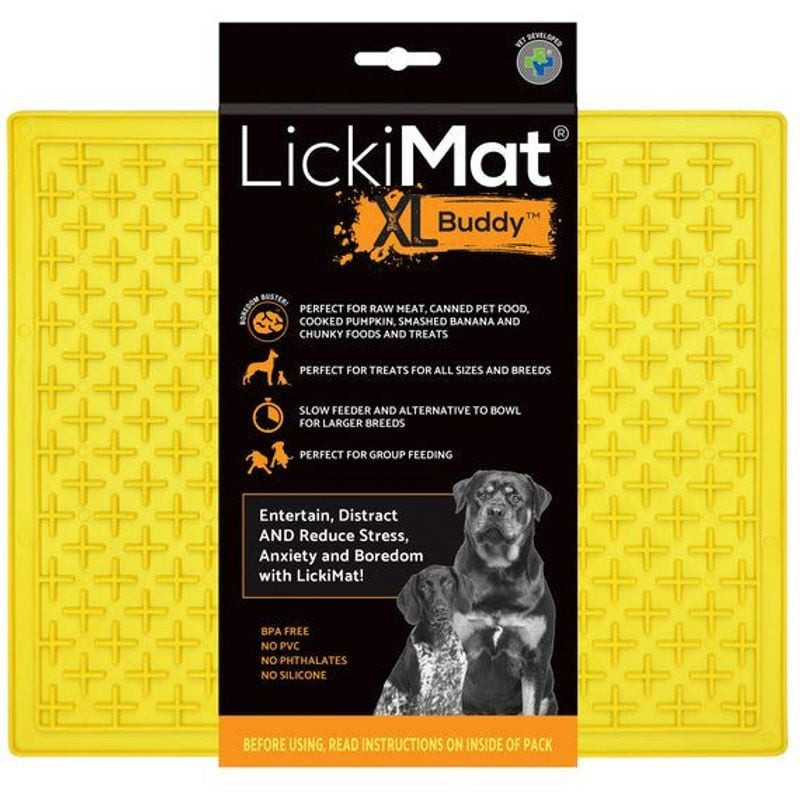 Tapis LickiMat Buddy XL au sol, illustrant sa taille extra-large parfaite pour les grands chiens.