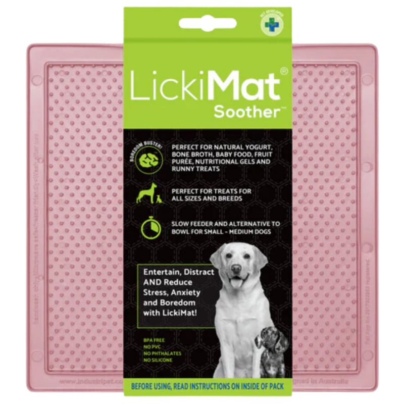 LickiMat Classic Soother Goyave avec du yaourt étalé sur les picots.