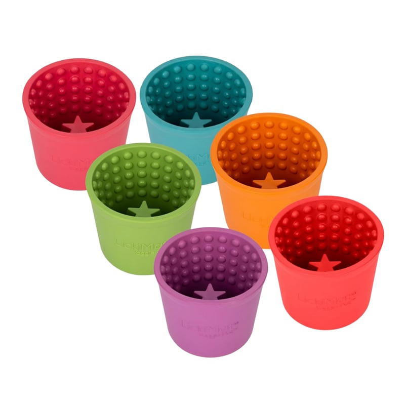 Gamelle LickiMat Yoggie Pot, vue latérale avec base ventouse et fond profond pour yaourt, pâtée ou c