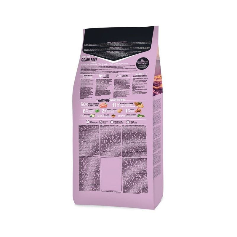 Packshot des croquettes Ownat Grain Free pour chat stérilisé, avec un sachet de croquettes premium a