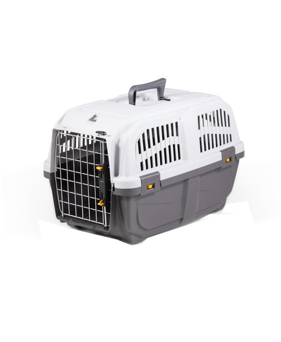 Skudo 2 IATA pet carrier in reinforced plastic with front wire mesh door, suitable for dogs and cats