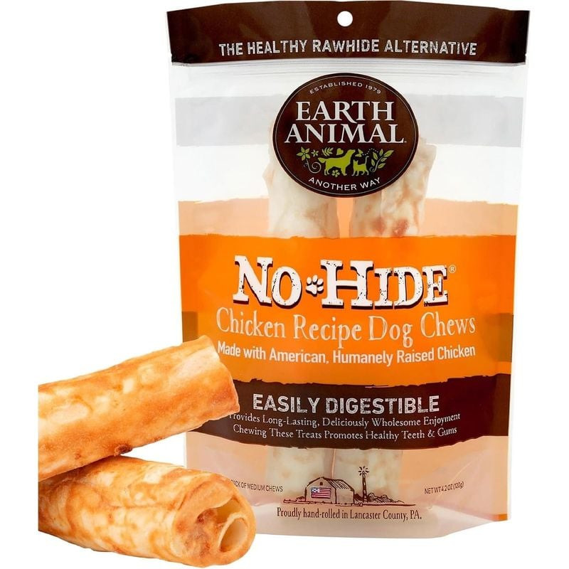 Emballage des friandises Earth Animal No-Hide au poulet pour chien moyen montrant un chien tenant un