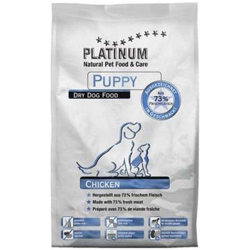 Gros plan sur le sac de croquettes Platinum Puppy Poulet soulignant 73% viande fraîche, marque natur
