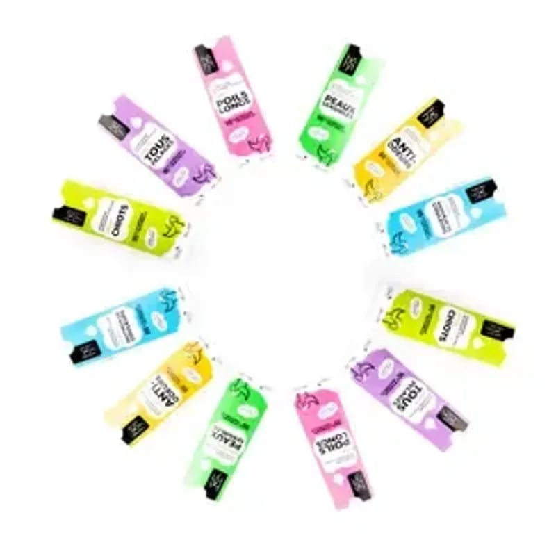 Gros plan circulaire des sachets de shampooing Hery en violet, vert, rose, turquoise, jaune pour pea