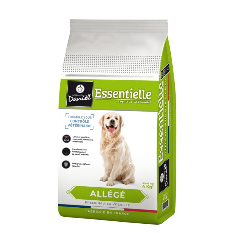 Vue avant du sac Les Recettes de Daniel Essentielle Allégée 4kg avec golden retriever heureux, formu