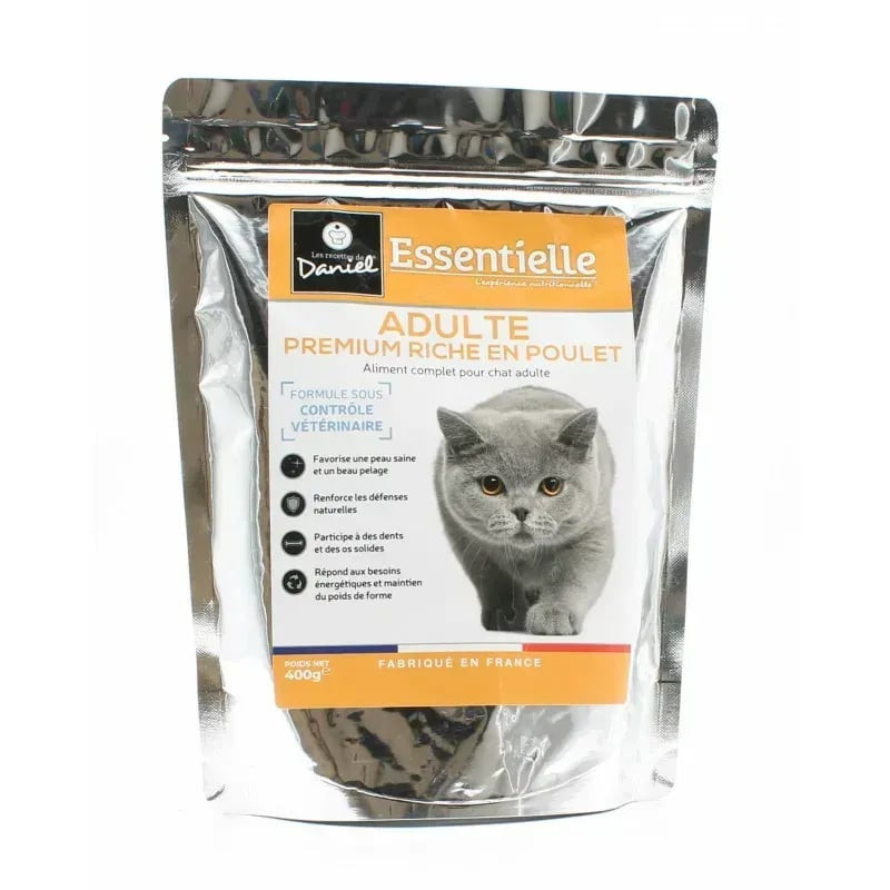 Vue avant des croquettes Les Recettes de Daniel pour chat adulte poulet, sachet premium 400g échanti