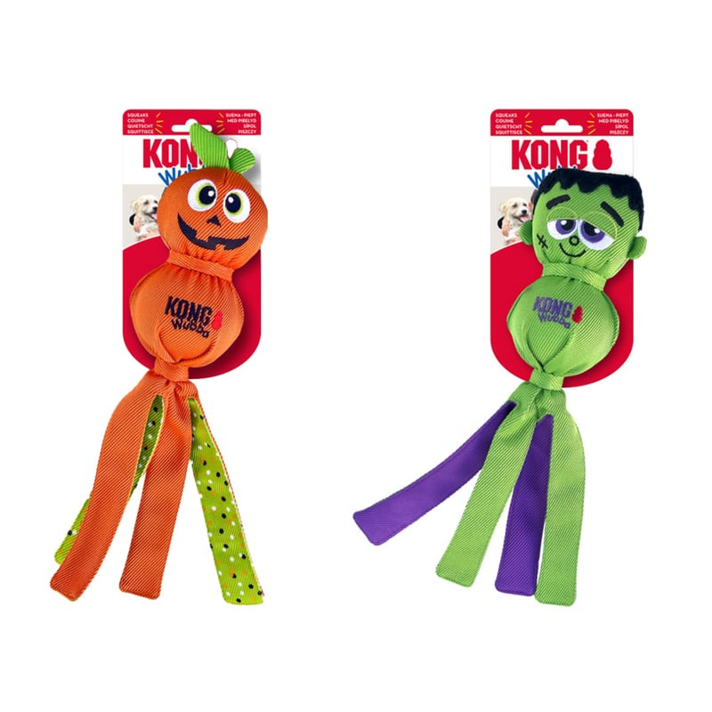 Jouet KONG Wubba Halloween citrouille sur carte rouge : corps orange visage jack-o'-lantern, tige ve