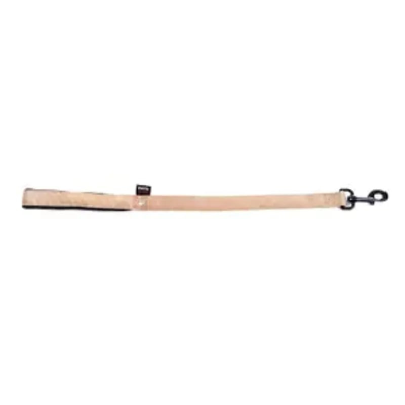 Gros plan sur la laisse nylon double Martin Sellier beige montrant la sangle beige en couches, poign