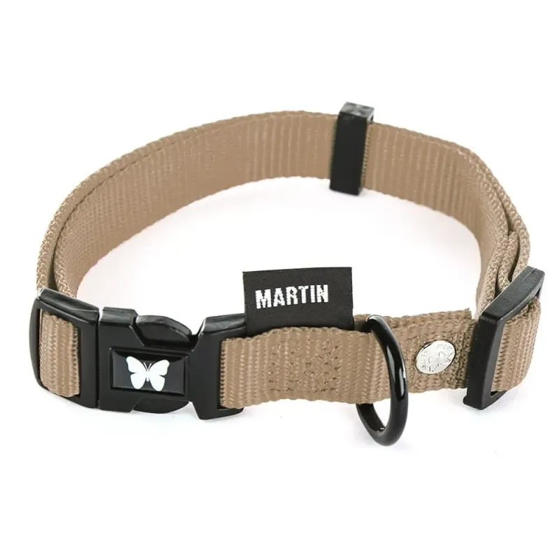 Gros plan sur la boucle du collier nylon beige Martin Sellier 1143204, avec mécanisme de libération 
