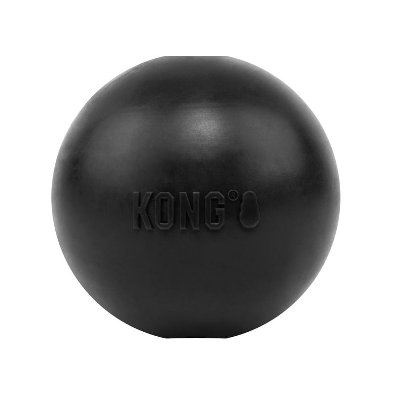 Vue gros plan de la balle KONG Extreme S noire pour chien, mettant en valeur le caoutchouc naturel r