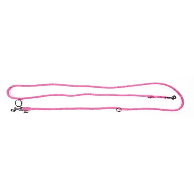 Vue rapprochée de la laisse nylon rose Martin Sellier pour chien avec mousquetons, anneaux et étique