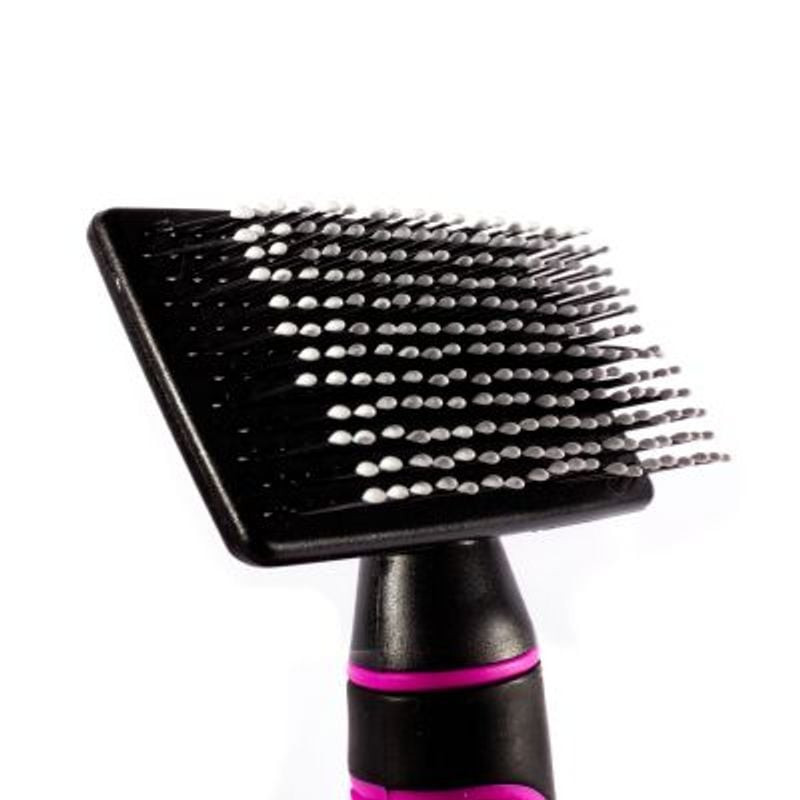 Carde douce pour chat HERY M avec picots souples et manche ergonomique antidérapant