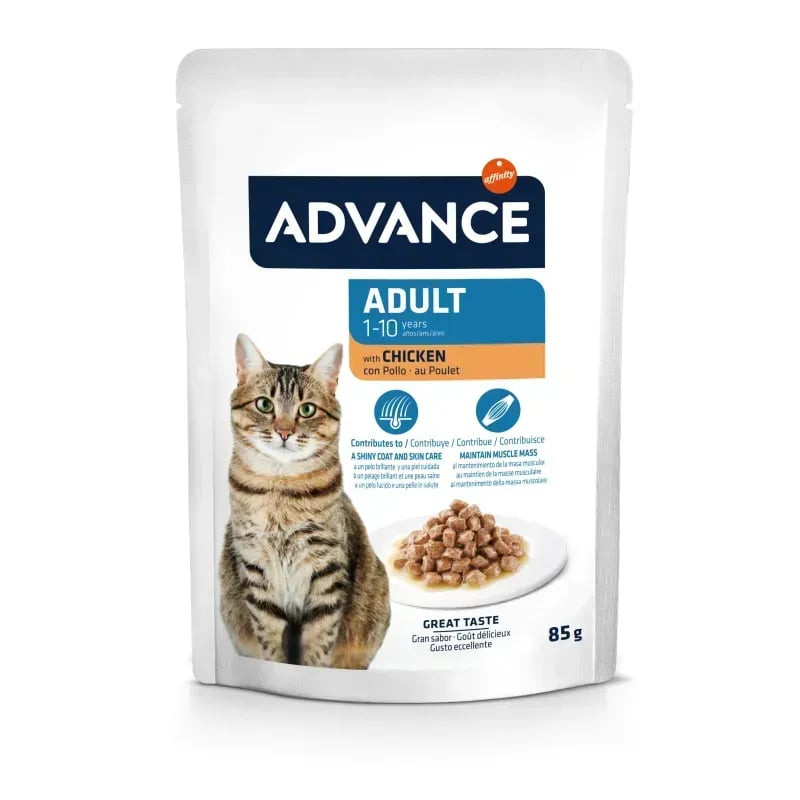 Packshot de la pâtée pour chat adulte ADVANCE au poulet en sachet avec logo de la marque et illustra