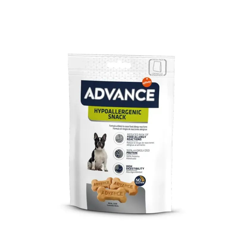 Gros plan sur les friandises hypoallergéniques en forme d'os ADVANCE, montrant la texture et la form