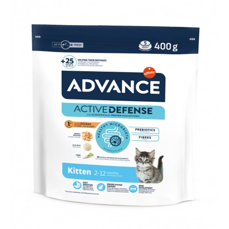 Sac de croquettes Advance pour chaton au poulet sur fond blanc, avec image de chaton et nom du produ
