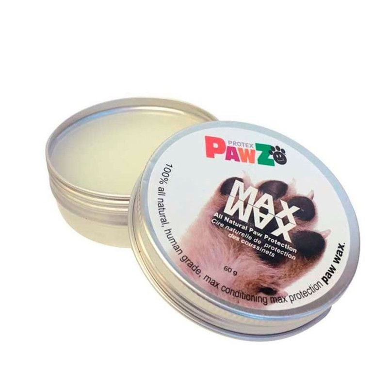 Gros plan du pot de cire Pawz Maxwax, montrant l'étiquette et les ingrédients.
