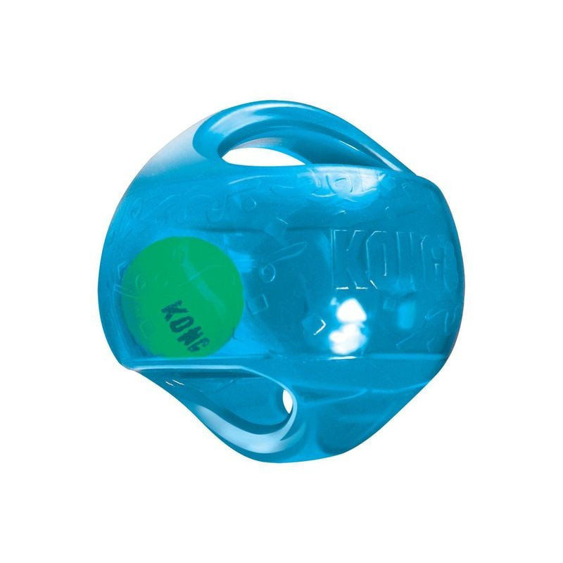 Gros plan sur la KONG Jumbler Ball montrant les poignées texturées et le noyau de balle de tennis.