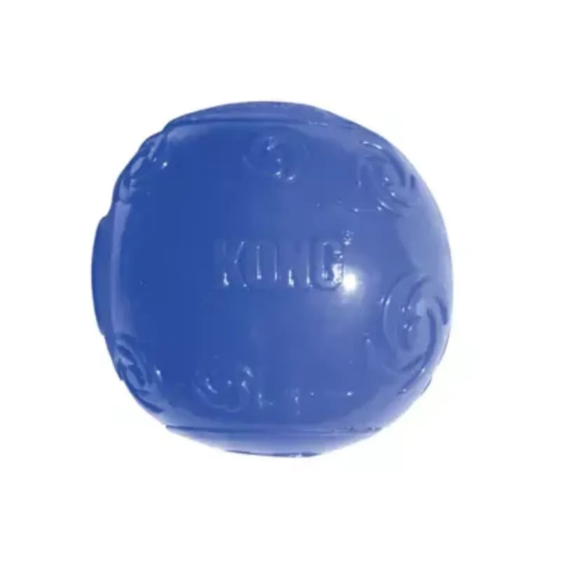 Jouet pour chien KONG Squeezz Ball taille L bleu sur fond blanc, montrant sa surface texturée.