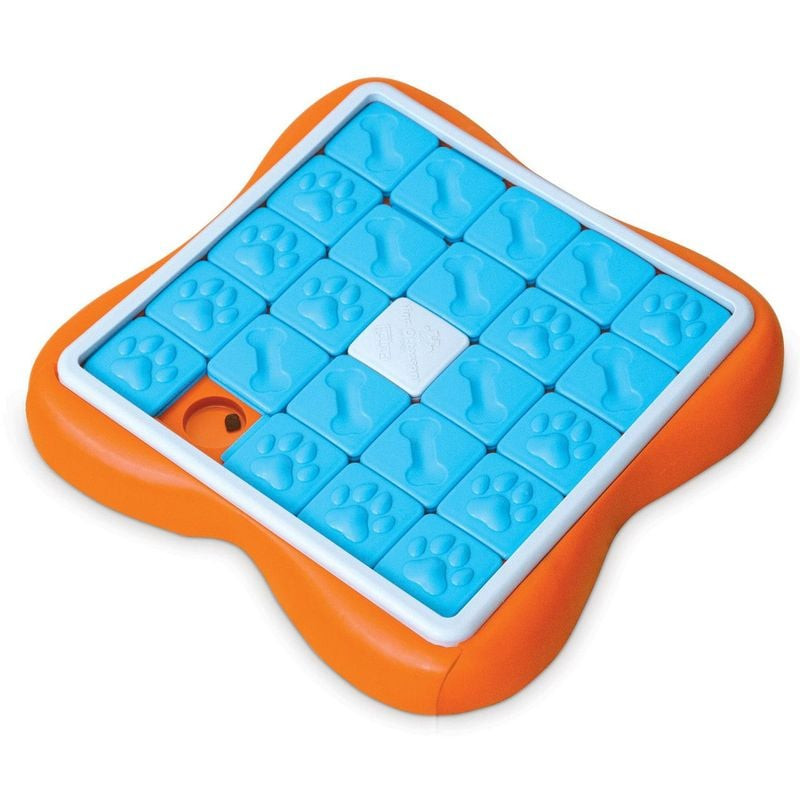 Jouet puzzle pour chien Nina Ottosson Challenge Slider sur fond blanc, montrant 24 compartiments et 