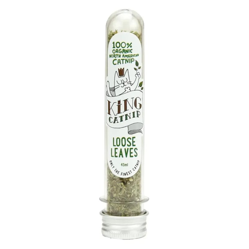 Packshot de Vadigran King Catnip feuilles d'herbe à chat (45 ml) en tube blanc accents verts, montra
