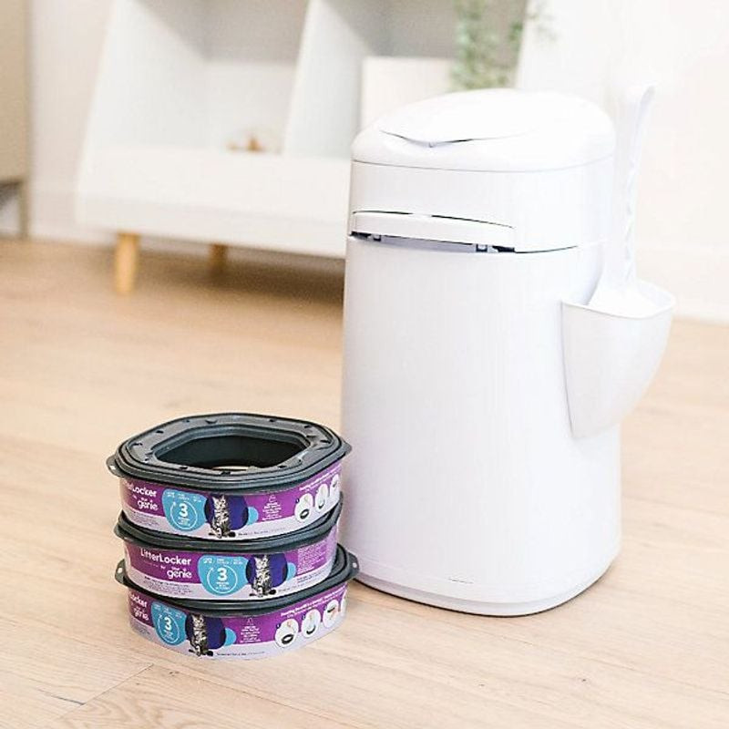 Recharge Litter Genie LitterLocker en cours d'installation dans le seau Litter Genie, montrant le pr