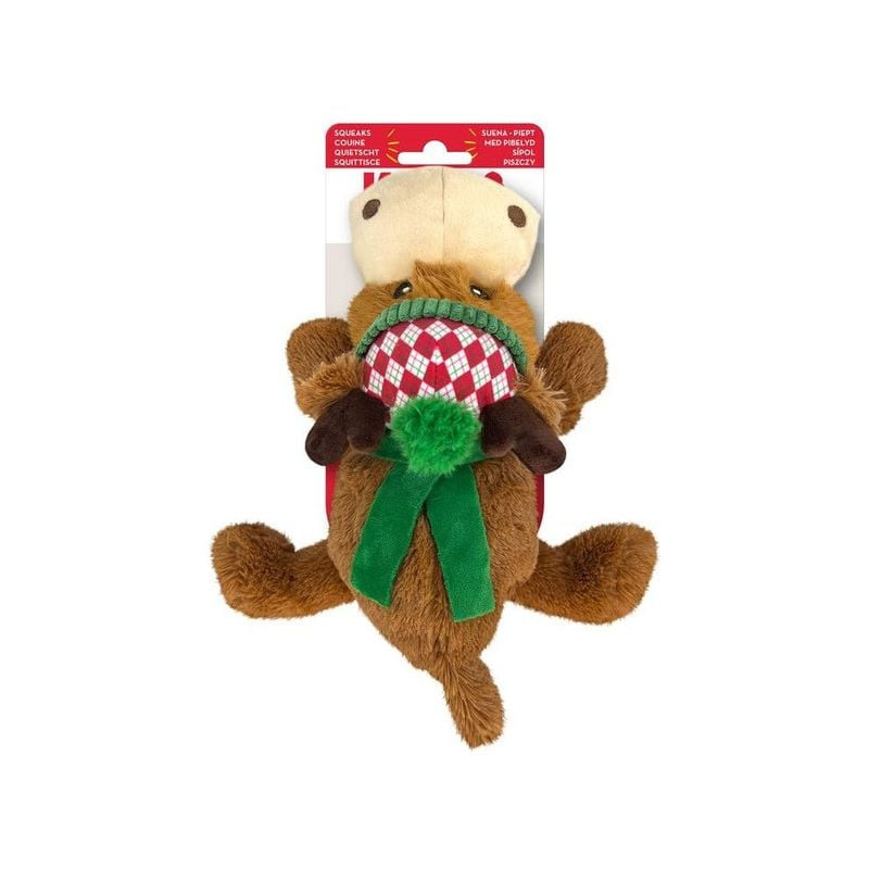 Vue en angle de la peluche renne KONG Holiday Cozie mettant en valeur le bonnet rouge et l'écharpe v